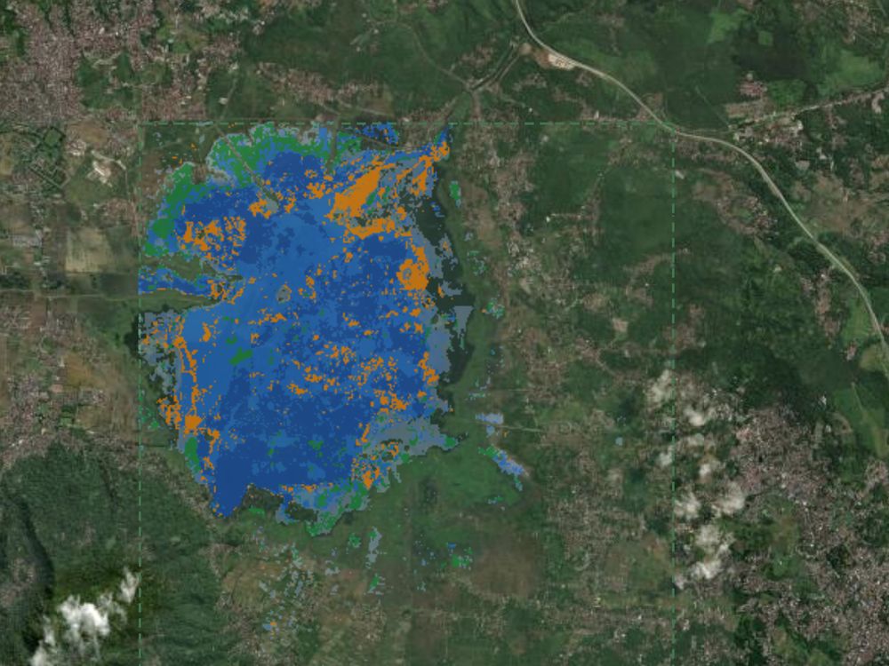 Water dynamics at Rawa Pening: persistent water in blue, drying zones in orange, wetting in green.